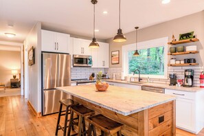 House, Multiple Beds, Hot Tub, Mountain View (S'More To Love) | Private kitchen | Fridge, microwave, oven, stovetop