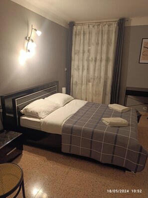 1 chambre, bureau, fer et planche à repasser, Wi-Fi gratuit