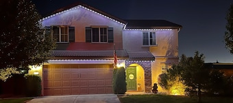 HOT TUB, AC,MOUNTAIN VIEW, OUTDOOR DINING AREA & PET FRIENDLY, EV plug