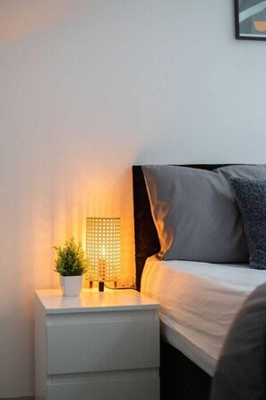 2 chambres, fer et planche à repasser, Wi-Fi, draps fournis