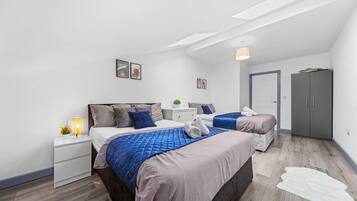 2 bedrooms, iron/ironing board, WiFi, bed sheets