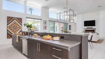 Villa, 6 Bedrooms | Interior