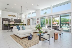 บ้านพักพรีเมียม | บริเวณนั่งเล่น | สมาร์ททีวี 46 นิ้ว พร้อมช่องดิจิตอล