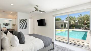 Laptop workspace, iron/ironing board, free WiFi