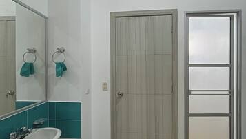 Asciugamani, sapone, carta igienica