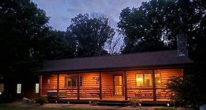 Cozy 1-bedroom log home in scenic rural Carroll County-Delphi