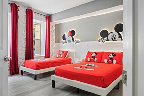 3 bedrooms, iron/ironing board, travel cot, WiFi - Mickey 3bed Condo 20 min to Disney! Pools & Gym (Reunion)