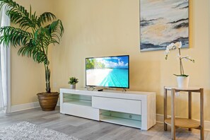 Interior - Mickey 3bed Condo 20 min to Disney! Pools & Gym (Reunion)