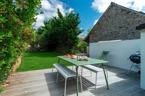 Outdoor dining - La Petite Maison du Pêcheur - Maison rénovée (Sarzeau)