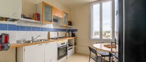 Fridge, microwave, oven, dishwasher
