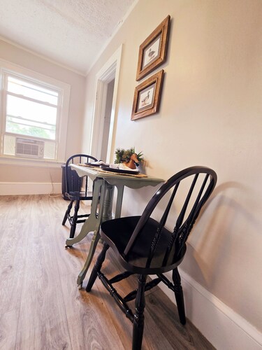 Little Duck Loft - Cozy Pet-Friendly Loft Apartment By Downtown Akron - W/ Wifi