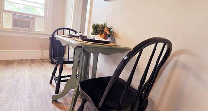 Little Duck Loft - Cozy Pet-Friendly Loft Apartment By Downtown Akron - W/ Wifi