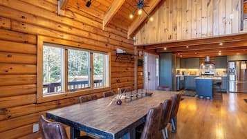 House, Multiple Beds, Hot Tub, Mountain View (This Must Be The Place) | Dining