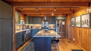 House, Multiple Beds, Hot Tub, Mountain View (This Must Be The Place) | Private kitchen - This Must Be The Place (Blowing Rock)