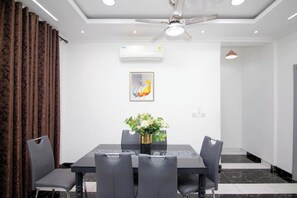 Dining - 2 bed apartment, near Accra Mall (Accra)