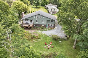 Exterior - Mountain Retreat, Fire Pit, Grill, and 5 Minutes to Downtown! (Blowing Rock)