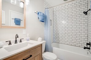 Hair dryer - Mountain Retreat, Fire Pit, Grill, and 5 Minutes to Downtown! (Blowing Rock)