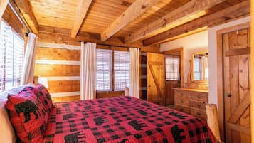 Cabin, Multiple Beds, Hot Tub, Mountain View (6 Bears Cabin) | 3 bedrooms, individually decorated, individually furnished, desk