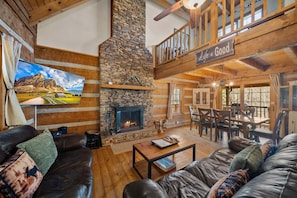 Living area - 6 Bears Cabin (Banner Elk)