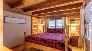 3 bedrooms, individually decorated, individually furnished, desk