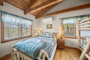 Cabin, Multiple Beds, Hot Tub, Mountain View (6 Bears Cabin) | 3 bedrooms, individually decorated, individually furnished, desk - 6 Bears Cabin (Banner Elk)