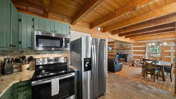 Cabin, Multiple Beds, Hot Tub, Mountain View (6 Bears Cabin) | Private kitchen | Fridge, microwave, oven, stovetop