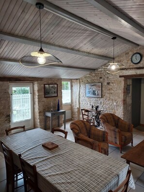 Interior - Longère , Avec le Charme de la Pierre , au Calme, le Tout à 2 kms des Plages (Saint-Vincent-sur-Jard)