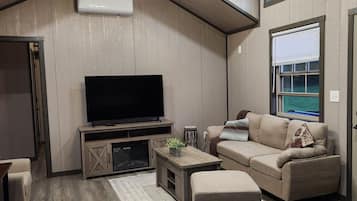 Smart TV, fireplace