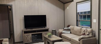 Prairieview Cabin - with Hot Tub