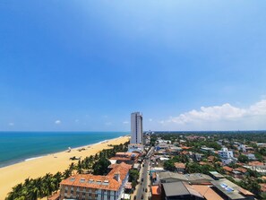 Beach - Sea Wave Luxury Apartment in Negombo (Negombo)