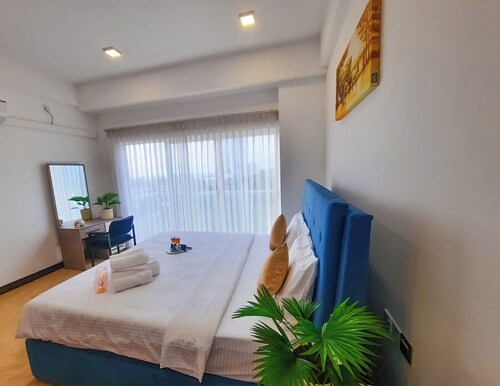 Sea Wave Luxury Apartment in Negombo
