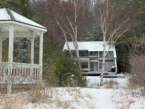 Exterior - Your Vacation Starts Here: At The Cottage on Good Harbor Bay (Lake Leelanau)
