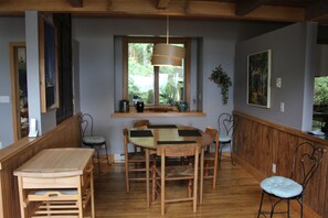 Dining - Your Vacation Starts Here: At The Cottage on Good Harbor Bay (Lake Leelanau)