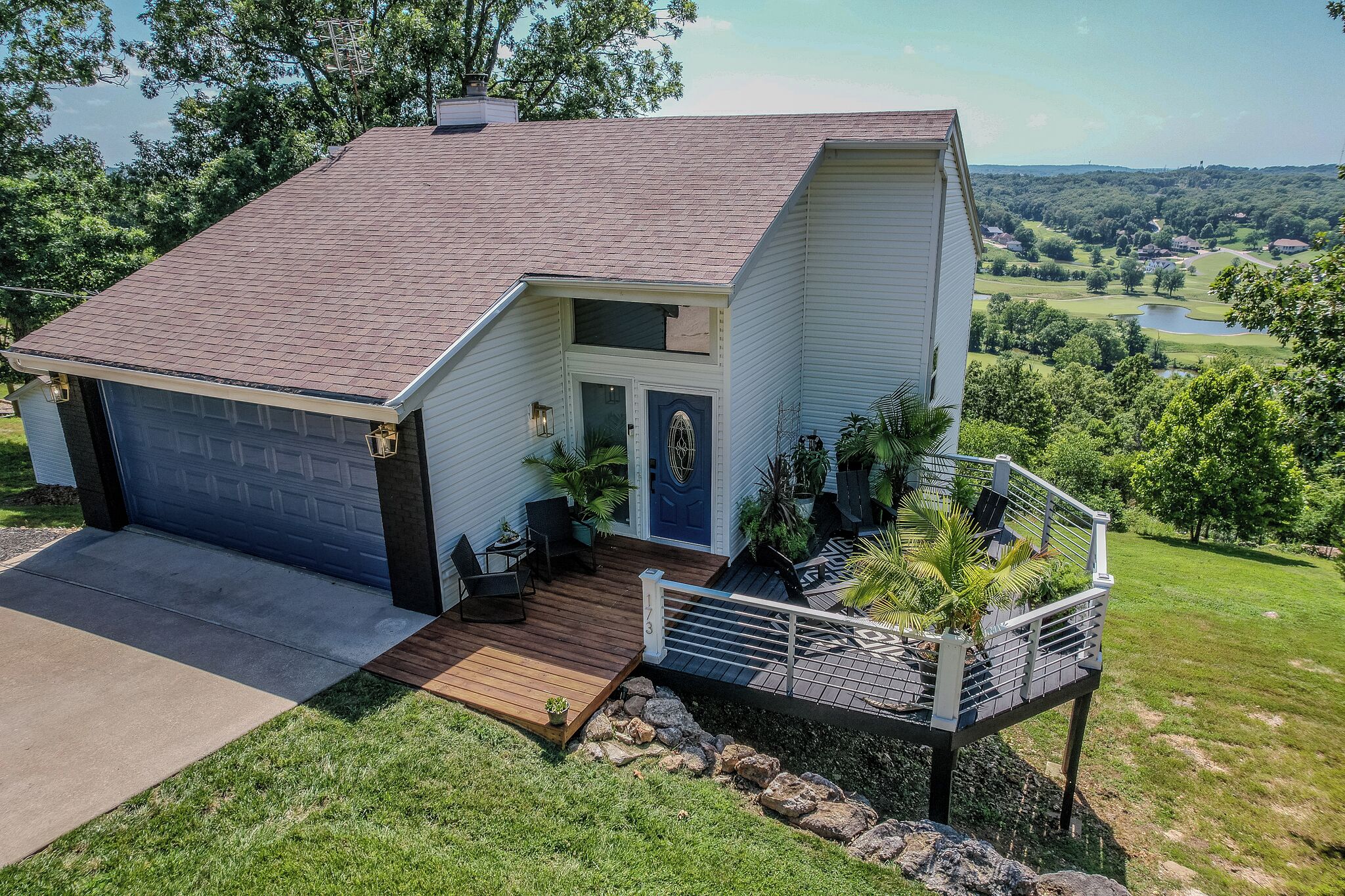Nestled on a bluff overlooking the Osage River and Golf Course.