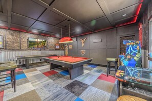 Games room - Views of Osage Golf Course & Osage River, 3 Balconies, Game Room, Sleeps 9 (Kaiser)