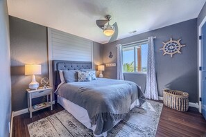 3 bedrooms, desk, iron/ironing board, WiFi - Views of Osage Golf Course & Osage River, 3 Balconies, Game Room, Sleeps 9 (Kaiser)