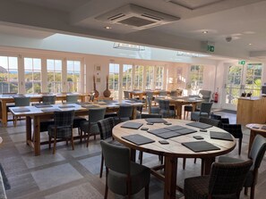 Daily continental breakfast (GBP 9.95 per person) - Durdle Door Hotel (Wareham)