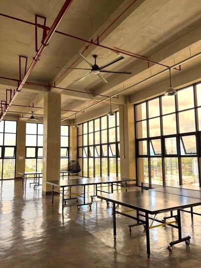 2 bedroom condo near Ayala Center Cebu and SM City Cebu with AC, gym,WiFi & pool