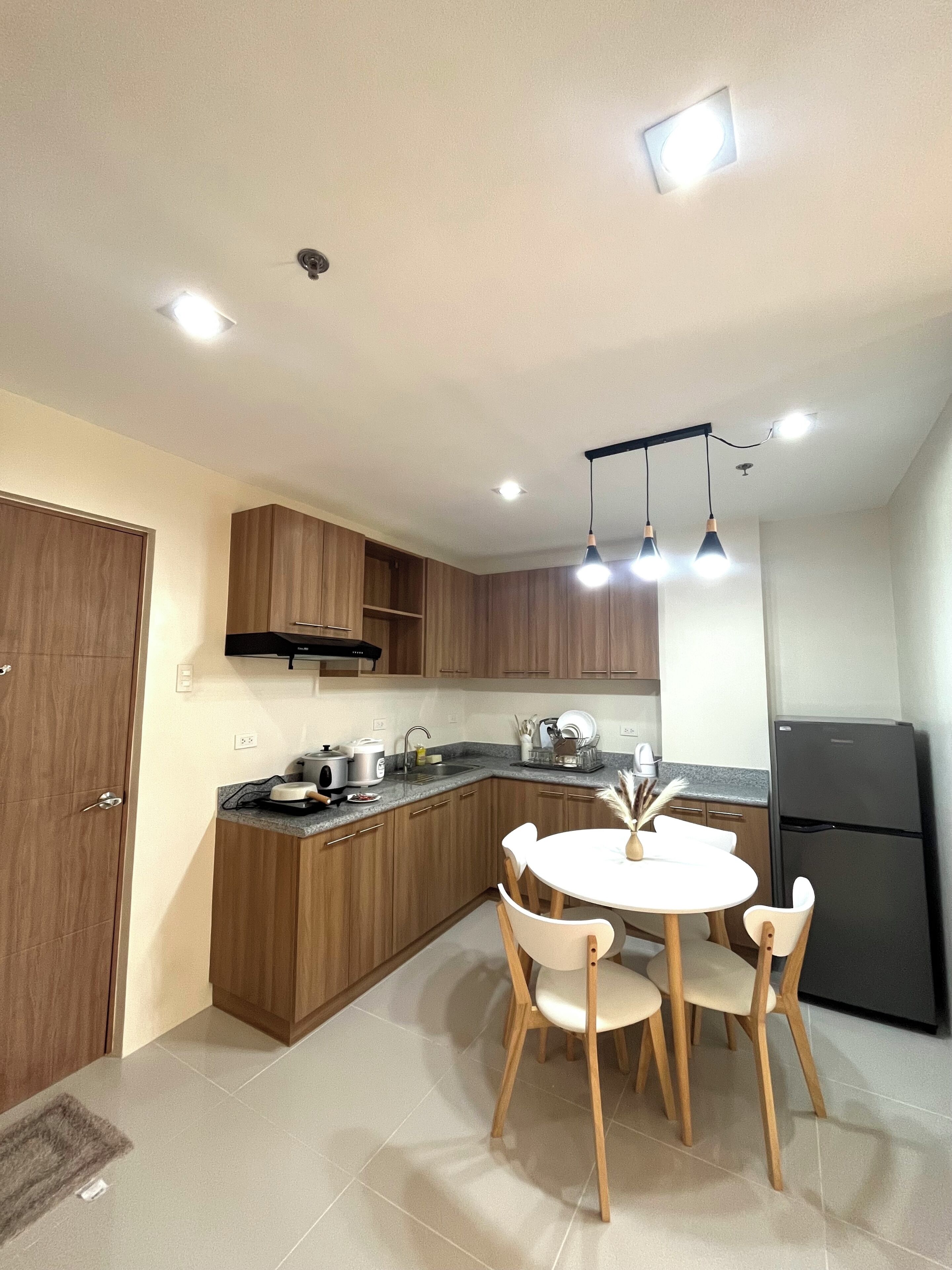 Fridge, microwave, stovetop, electric kettle