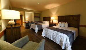 Upper-Level, 2 Queens 202-207 | Desk, free WiFi, bed sheets - Roaring River State Park (Cassville)