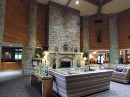 Escritorio, wifi gratis, ropa de cama