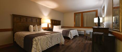 Basic-Zimmer, 2 Queen-Betten, Bergblick | Schreibtisch, kostenloses WLAN