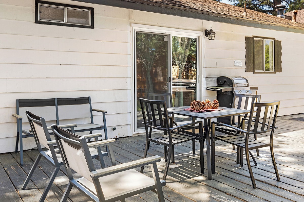 Photo 20 of Ozzys Retreat - Cozy 4-bedroom Cabin in Big Bear Lake. Pet Friendly!