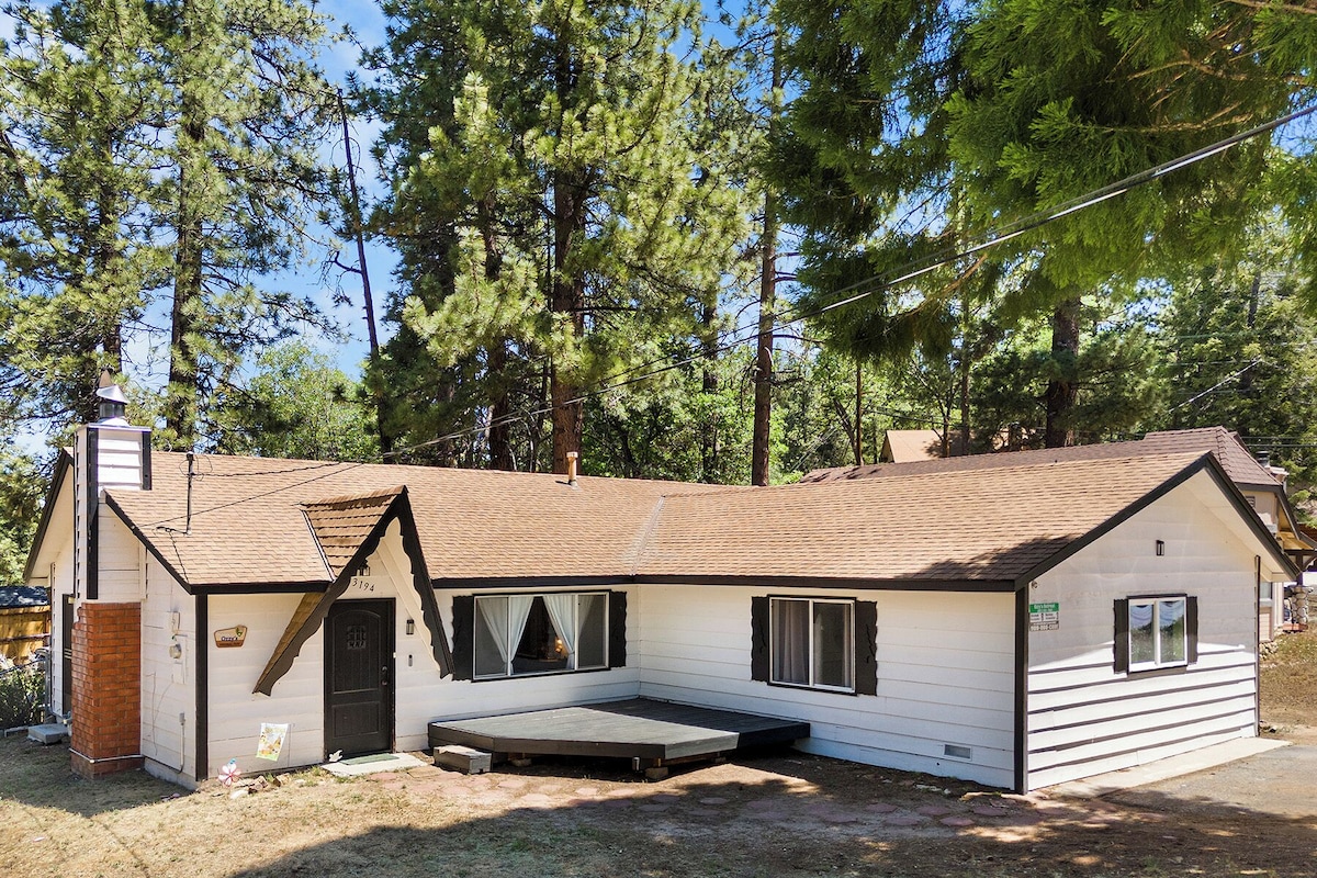 Photo 64 of Ozzys Retreat - Cozy 4-bedroom Cabin in Big Bear Lake. Pet Friendly!