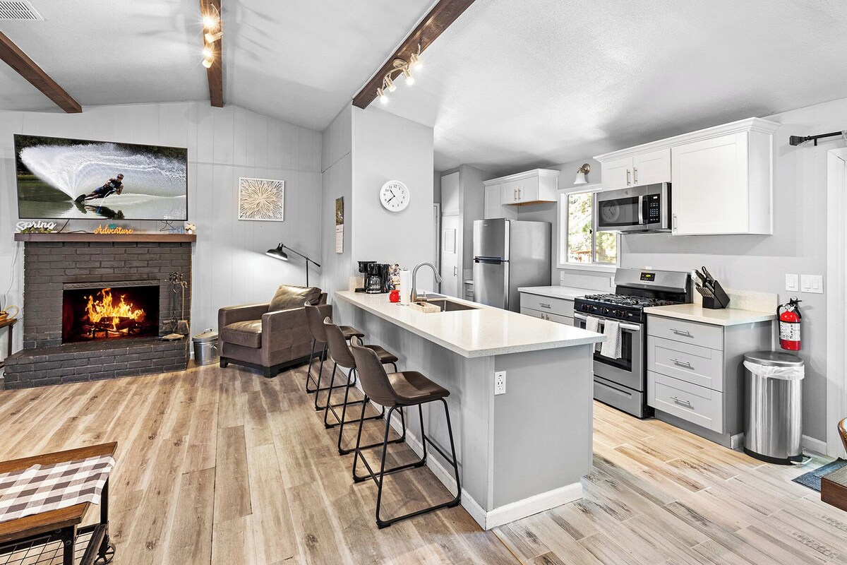 Photo 41 of Ozzys Retreat - Cozy 4-bedroom Cabin in Big Bear Lake. Pet Friendly!