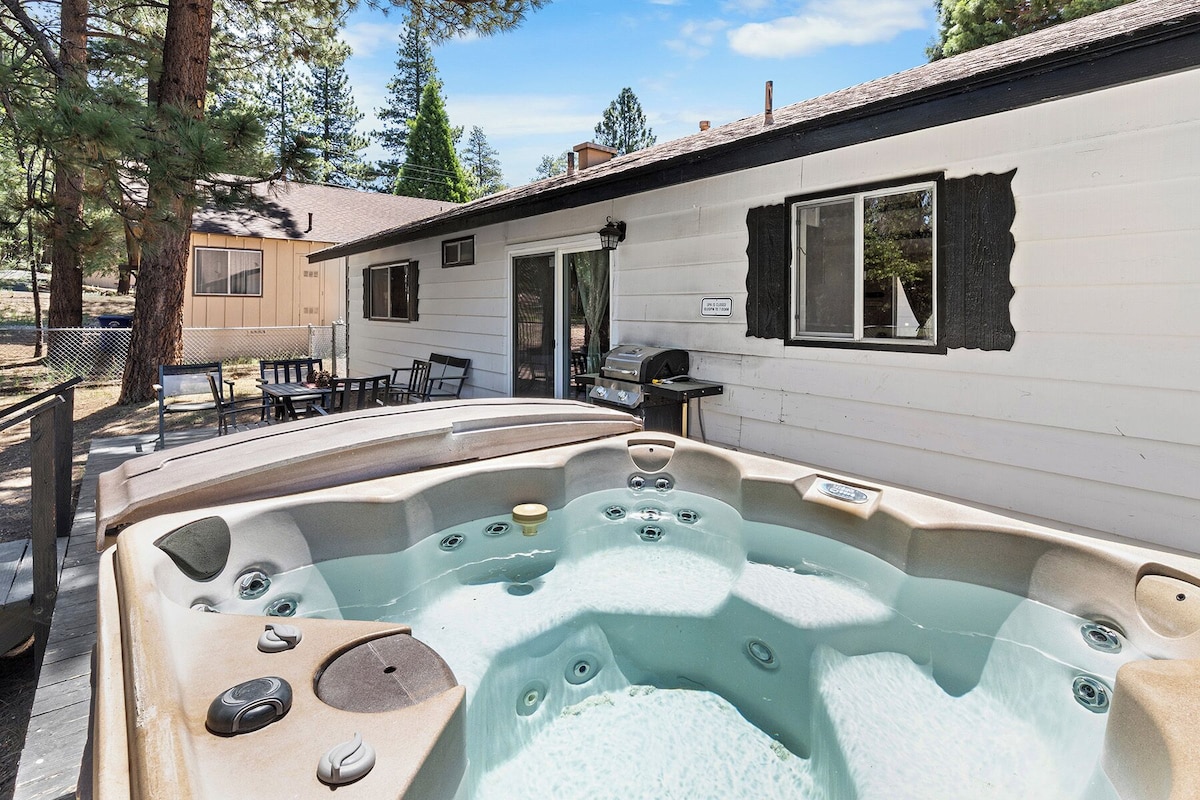 Photo 55 of Ozzys Retreat - Cozy 4-bedroom Cabin in Big Bear Lake. Pet Friendly!