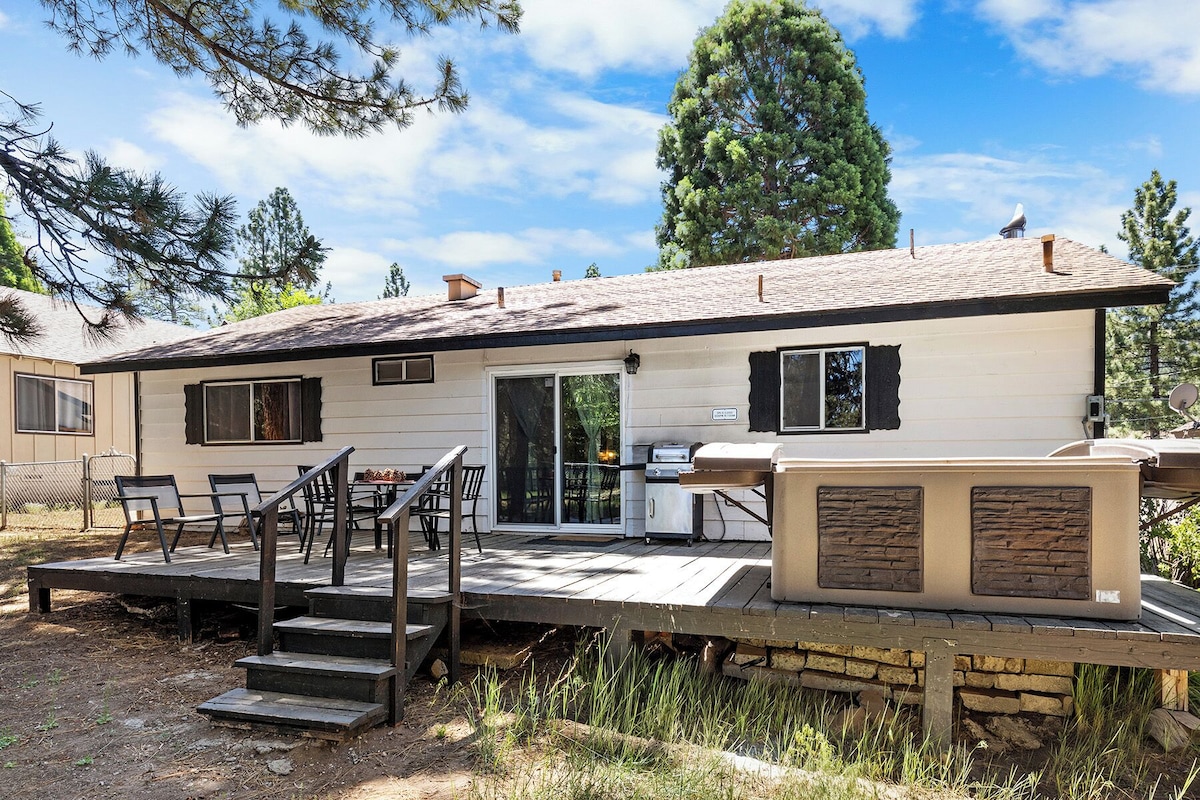 Photo 56 of Ozzys Retreat - Cozy 4-bedroom Cabin in Big Bear Lake. Pet Friendly!
