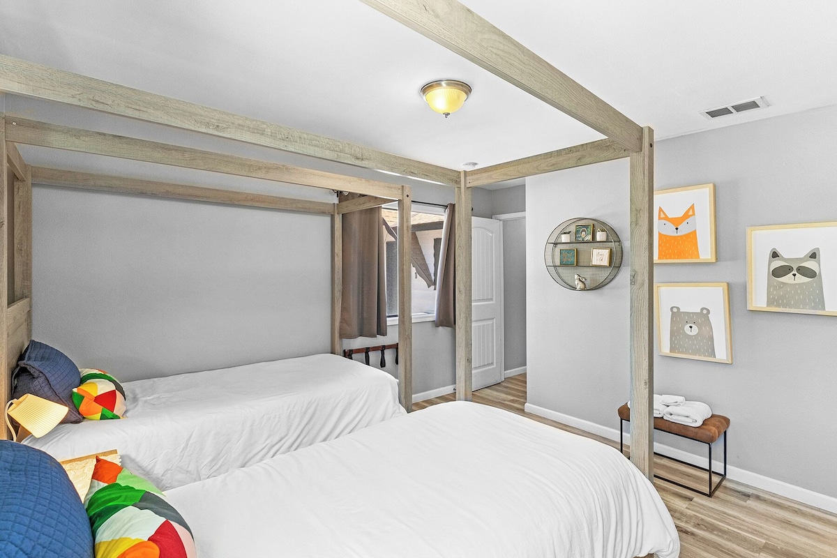 Photo 34 of Ozzys Retreat - Cozy 4-bedroom Cabin in Big Bear Lake. Pet Friendly!