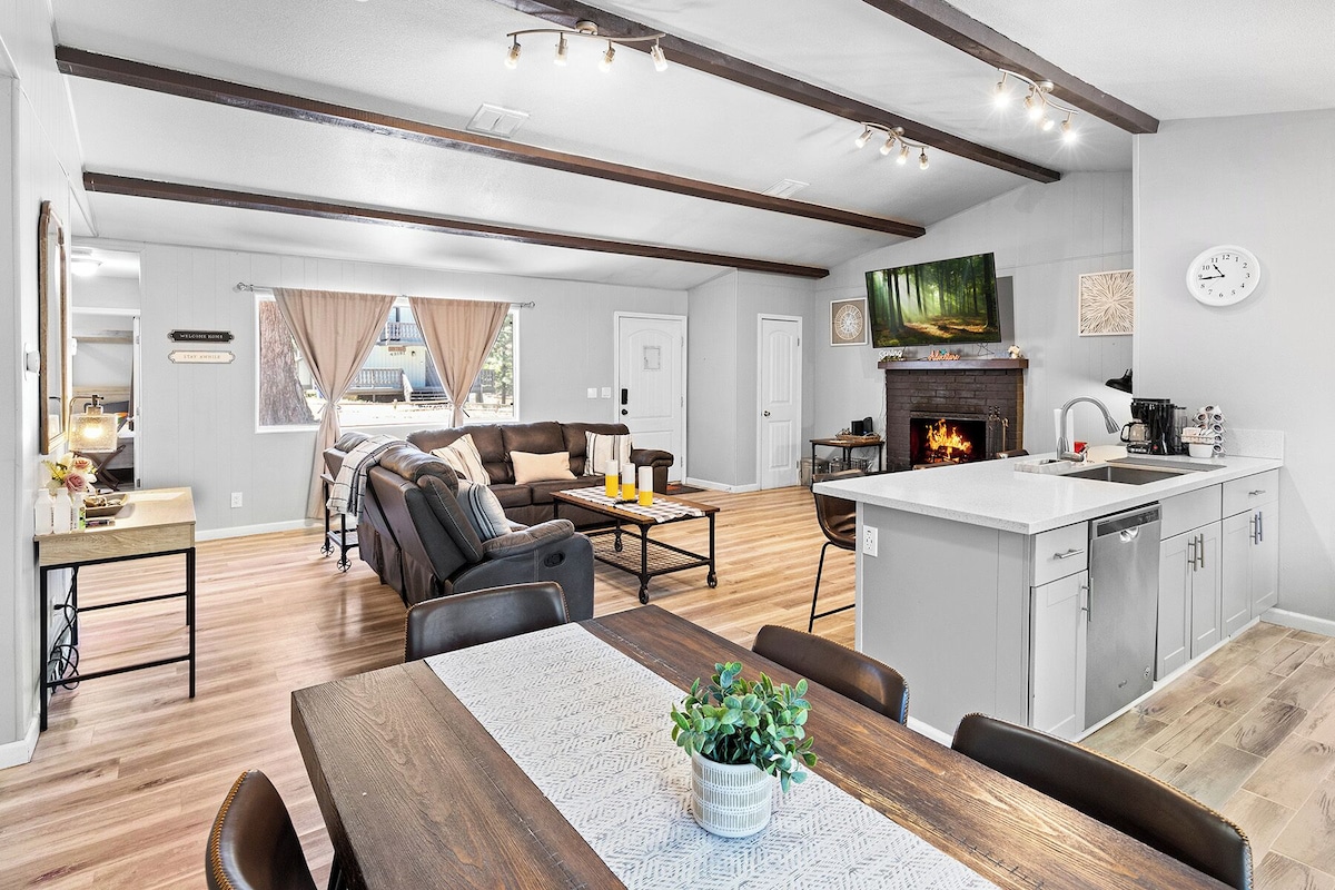 Photo 49 of Ozzys Retreat - Cozy 4-bedroom Cabin in Big Bear Lake. Pet Friendly!
