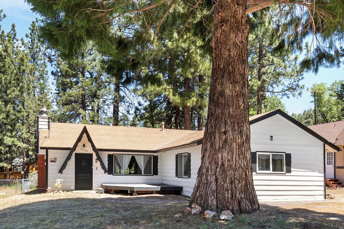 Photo 62 of Ozzys Retreat - Cozy 4-bedroom Cabin in Big Bear Lake. Pet Friendly!